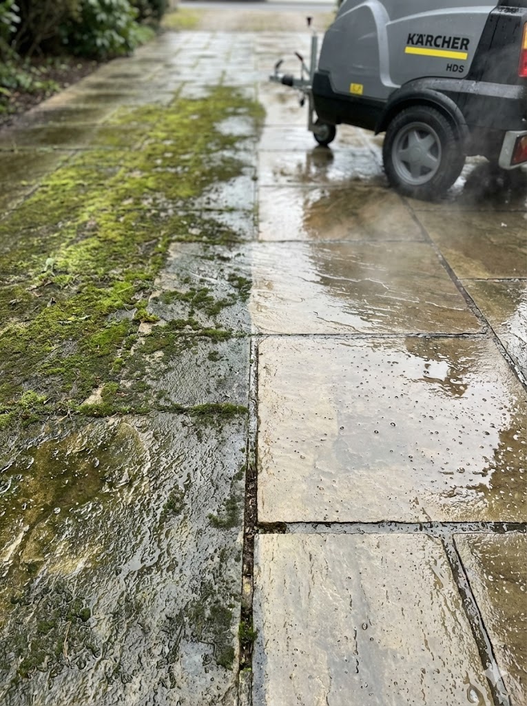 Čištění podlahy vysokotlakým čističem — výsledek před a po